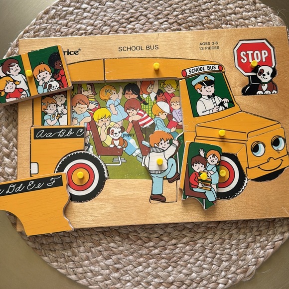Fisher-Price Yellow and Black School Bus Puzzle. 13 puzzle pieces - Picture 2 of 6